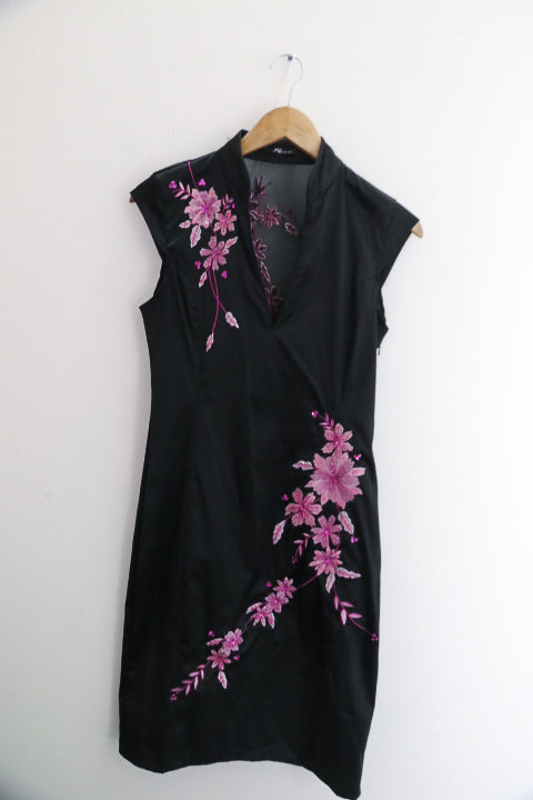 VINTAGE JANE NORMAN BLACK & PINK EMBROIDERED SATIN DRESS weighnpayclothingstore VINTAGE JANE NORMAN BLACK & PINK EMBROIDERED SATIN DRESS weighnpayclothingstore
