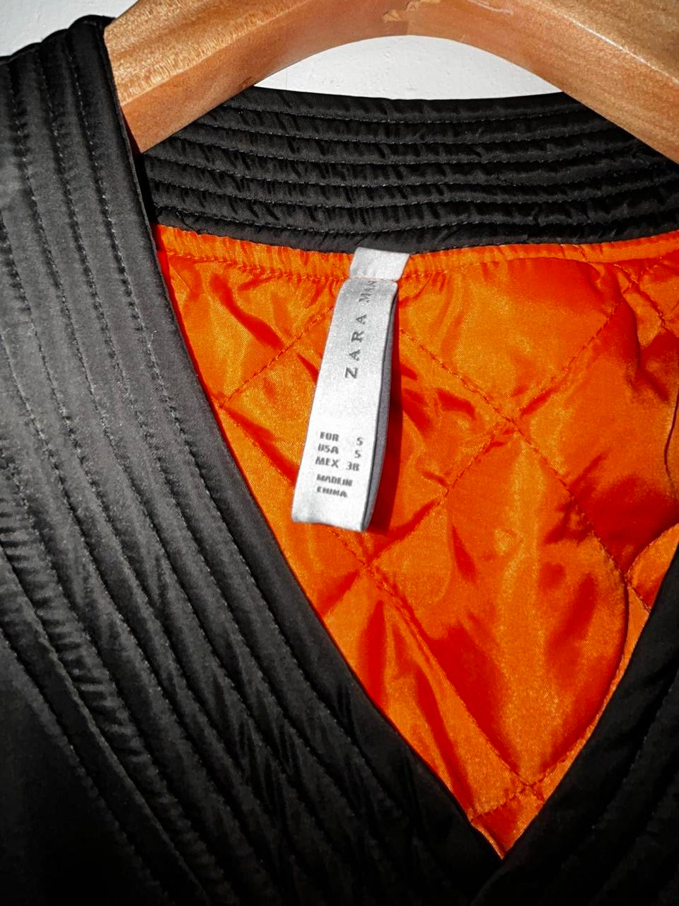 Zara Men’s Black kimono quilted bomber jacket with orange lining #bomberjacket in size small  like new