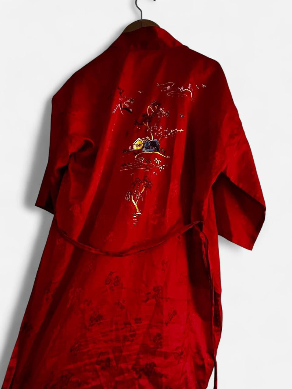 Red vintage Chinese-style kimono with bee embroidery kimono in xl collar to hem 39 pit to pit 22 sku 7027