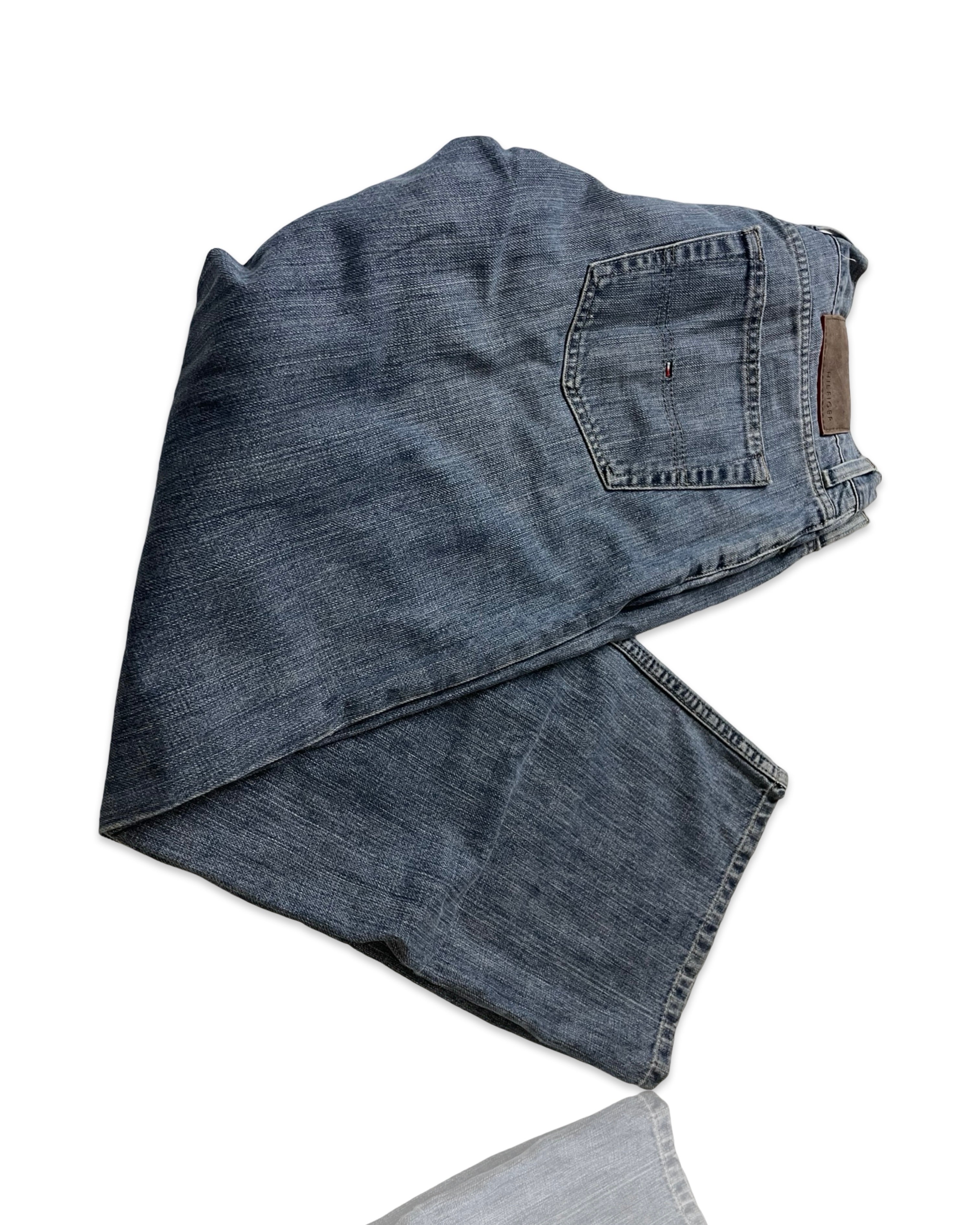 Vintage Tommy Hilfiger Brooklyn Regular Fit Men's Jeans in a classic blue jean , sized W34 L30 |SKU 4246