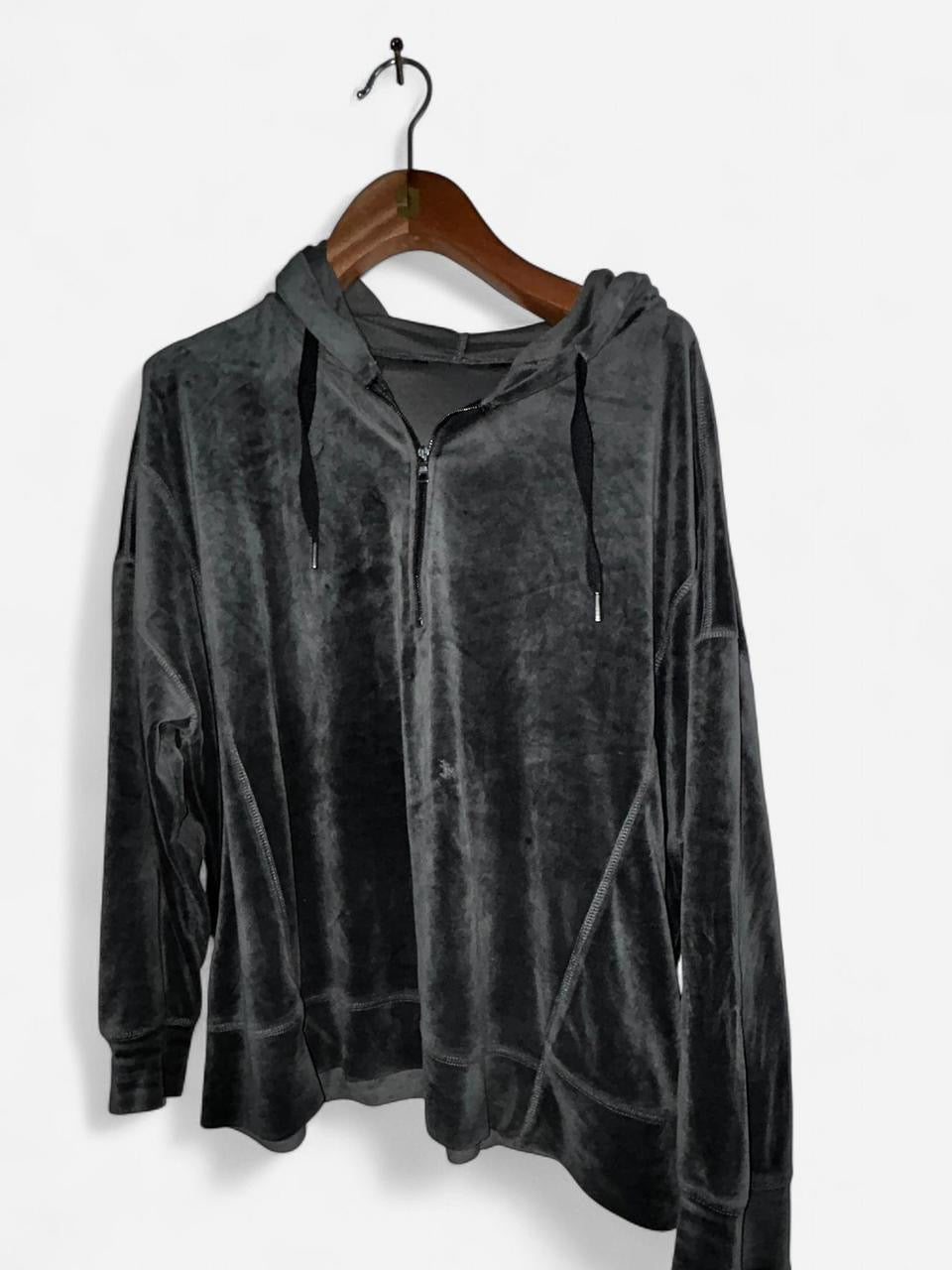 Women’s grey  velvet tracksuit with hoodie and pants #velvettracksuit in Xl top measurements  L 27 W 23 Bottom measurements L 31 waist 38  SKU 7078