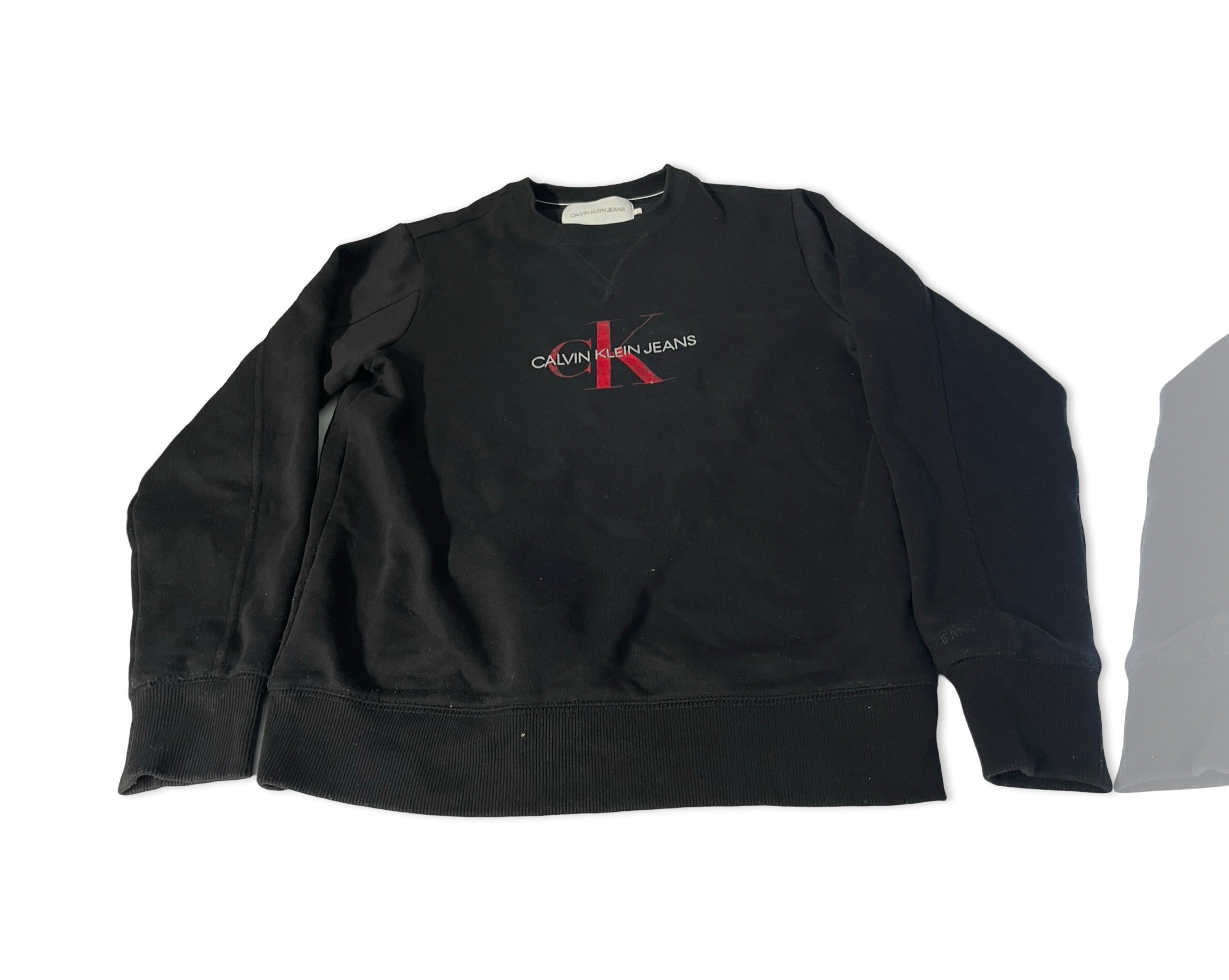 Vintage men's CALVIN KLEIN Jeans center logo black sweatshirt Size S oversize faded pullover|SKU 4243  Keywords:#VintageCALVINKLEIN #Sweatshirt #Oversized #MensFashion #IconicLogo Key Features  It comes in a "BLACK" color with mixed material  Size : S  MEAUREMENT: S / Collar to bottom 26'' / Pit to pit 21’’  SKU: 4243