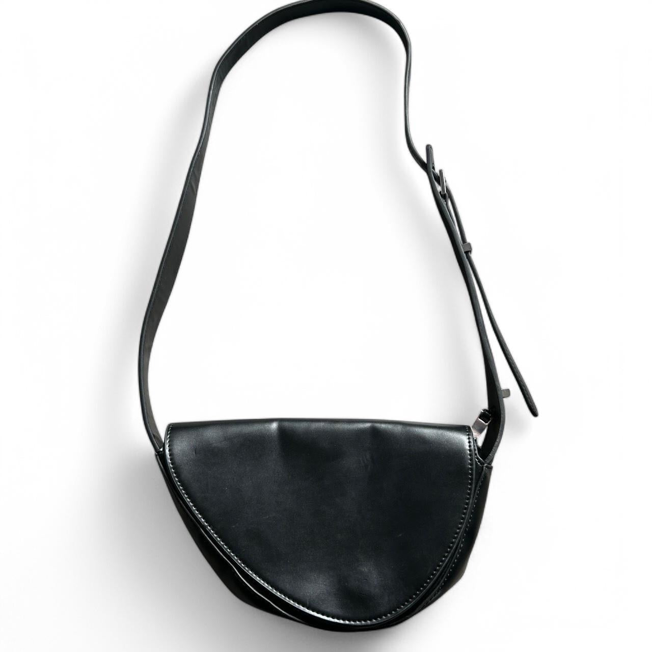 Zara shoulder Bags Woman Wide Single Half MoonLeather Chest Bags Woman Fashion. Sku 6865