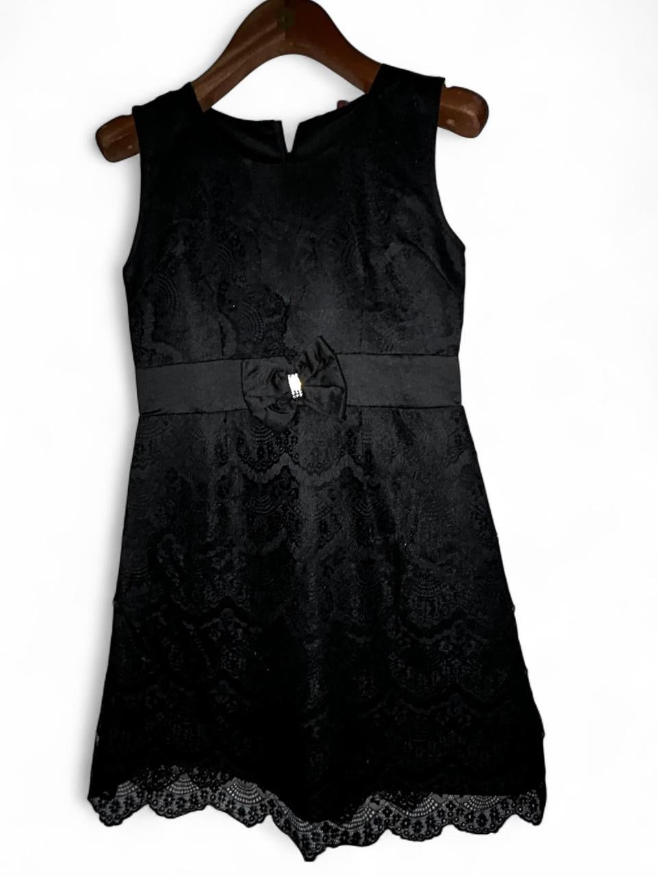 Black velvet dress with lace trim and a bow detail, featuring a zipper closure and a belt. #velvetdress #lacedetail size s/M  L 34 W 14.5 SKU 7020