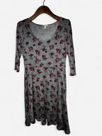 Grey and red floral dress with a V-neck and 3/4 sleeves #floraldress L 36 W 14. SkU 7010