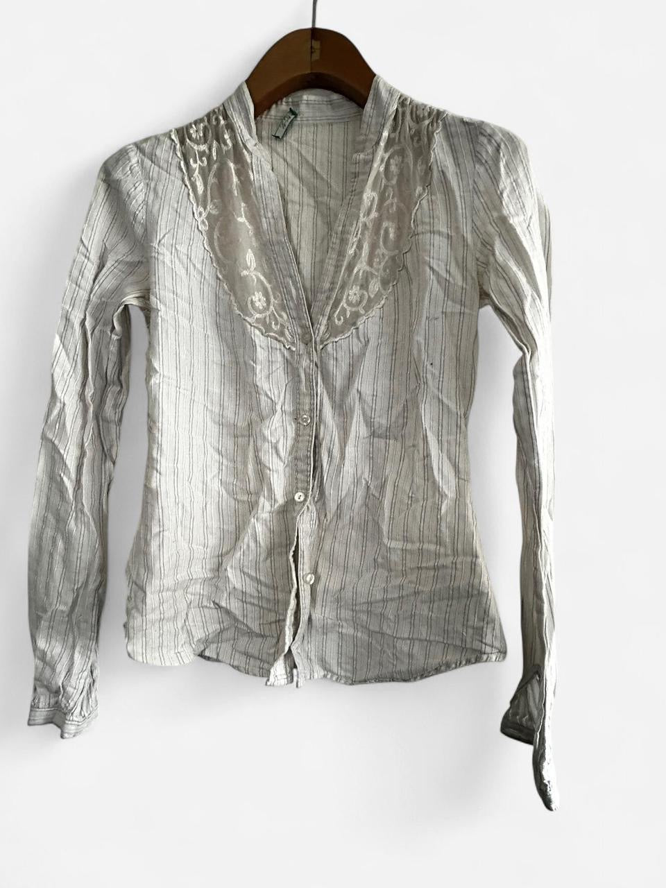 United colours of Benetton women’s White and brown striped button-up shirt with lace detailing on the collar and cuffs #stripes in size medium to large collar to hem 25  Porto pit 16 sku 7060