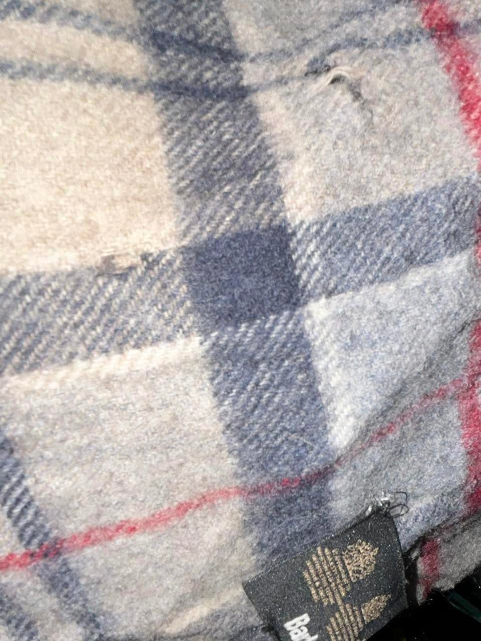 Barbour multi-coloured scarf #accessorize collar to hem 63 pit to
Pit 9 sku 7083
