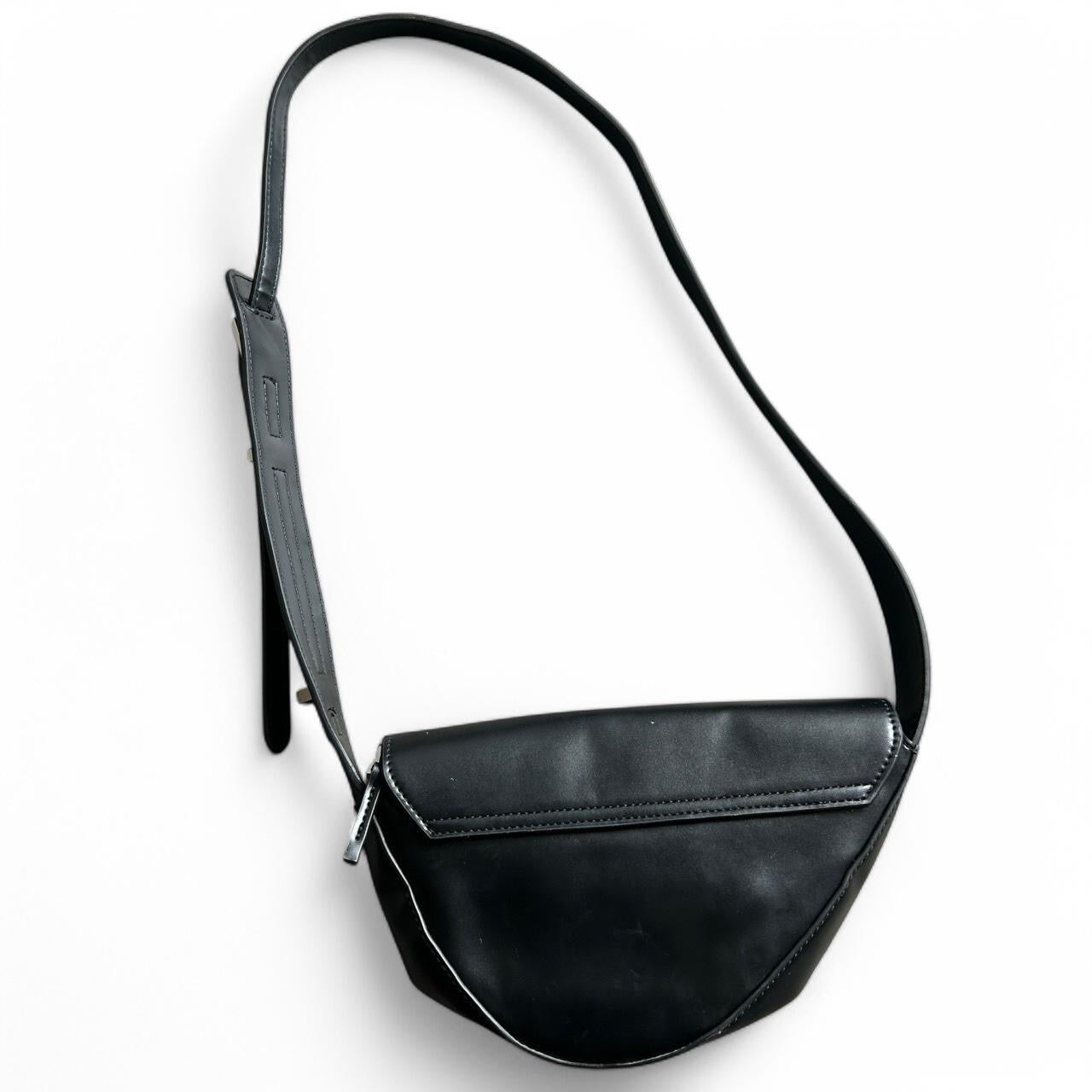 Zara shoulder Bags Woman Wide Single Half MoonLeather Chest Bags Woman Fashion. Sku 6865
