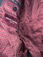 Men’s medium Navy blue Brook Tavern blazer with velvet collar and lining, featuring two front pockets and a single button closure #preppy #party collar to hem 29 pit to pit 19 sku 7069