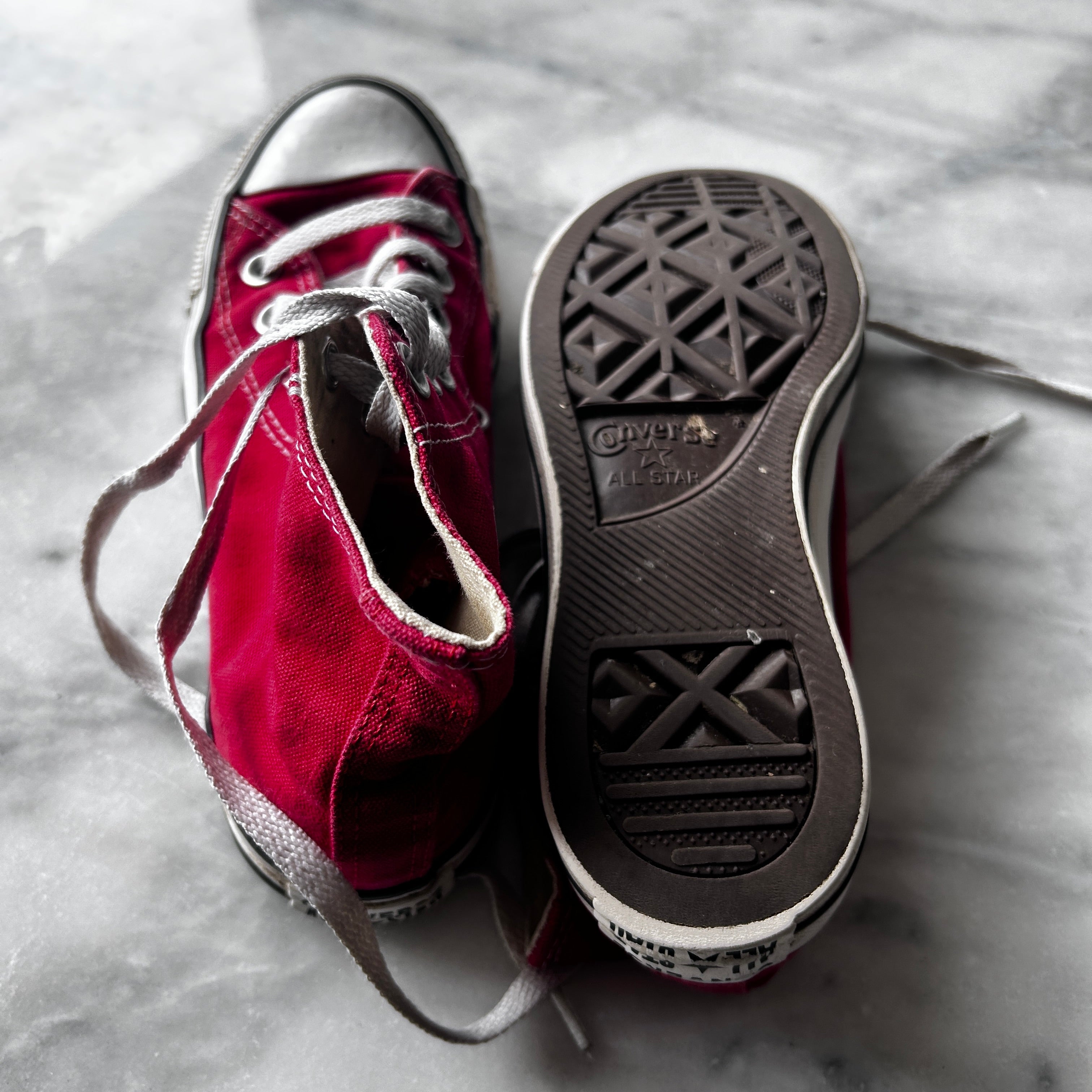 Red and white Converse trainers #Converse #Trainers size 4 men’s size 6 women’s sku 6981