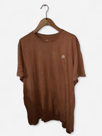 Men’s vintage Brown Nike tee with embroidered logo #retro
Size xL 
SKU 7175
L 31 W 26