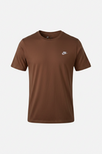 Men’s vintage Brown Nike tee with embroidered logo #retro
Size xL 
SKU 7175
L 31 W 26