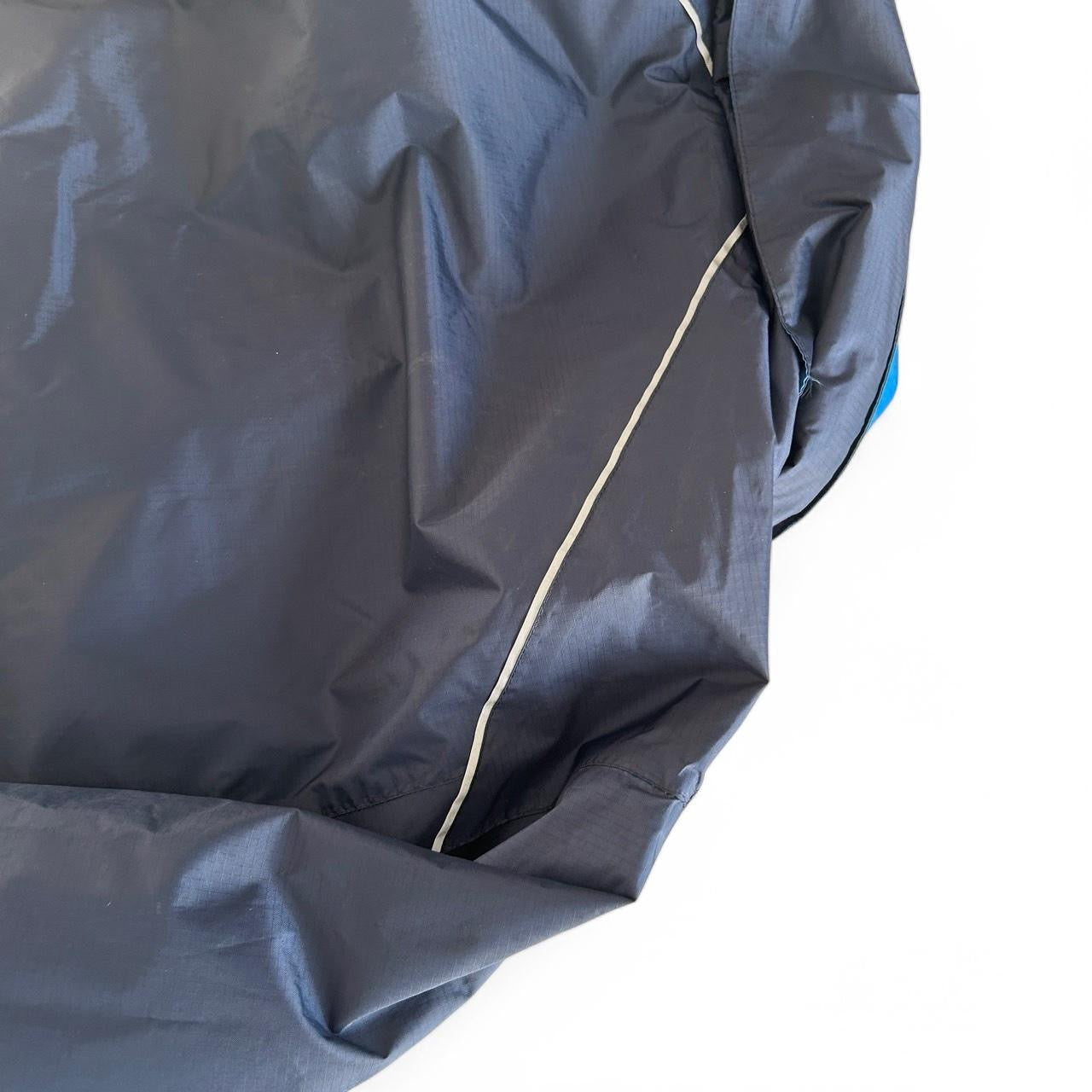 Vintage 90s windbreaker Black and blue waterproof rain jacket #rainydays sku 6867