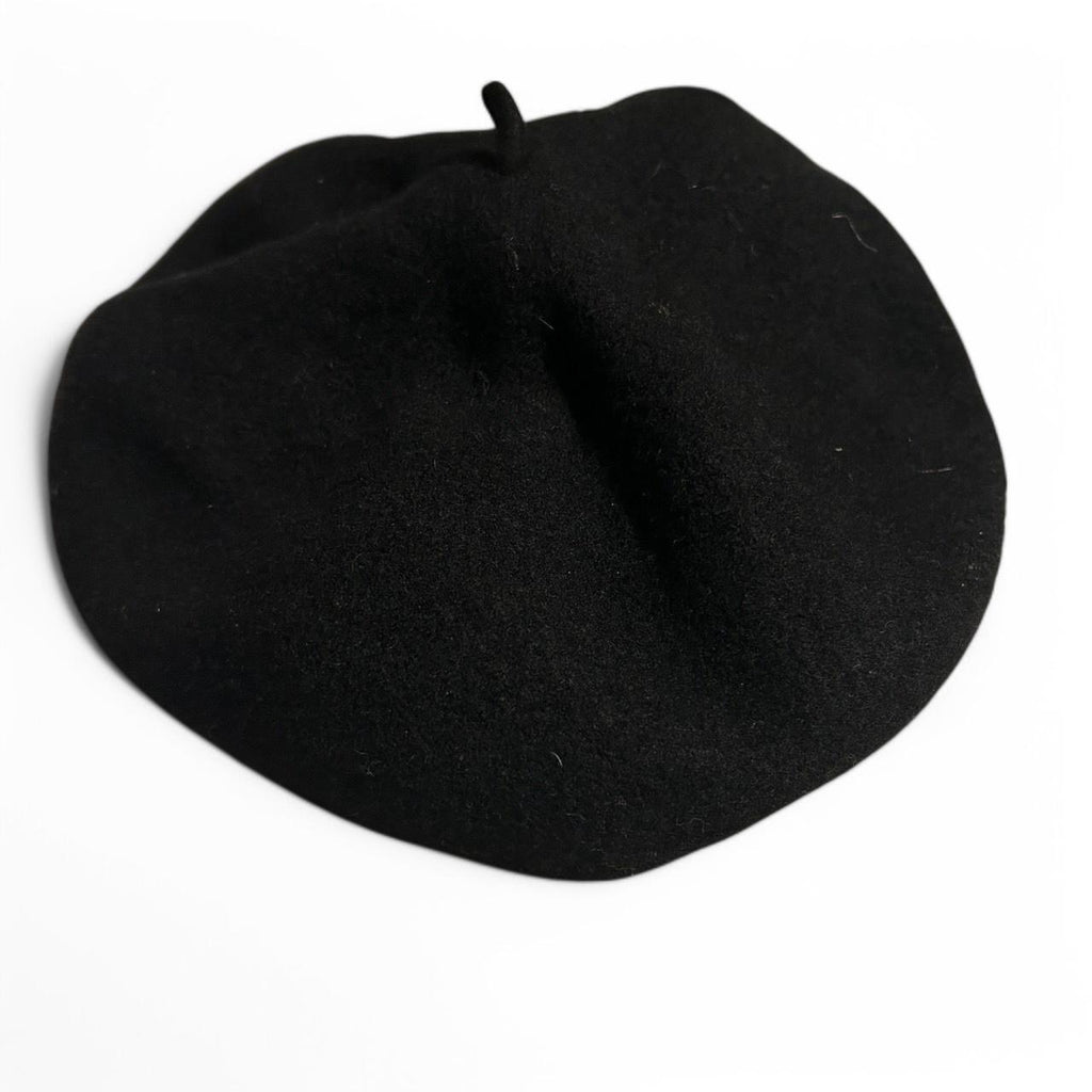 Vintage black beret cap| SKU 6788. 

Black beret hat with adjustable strap #streetwear #grunge 