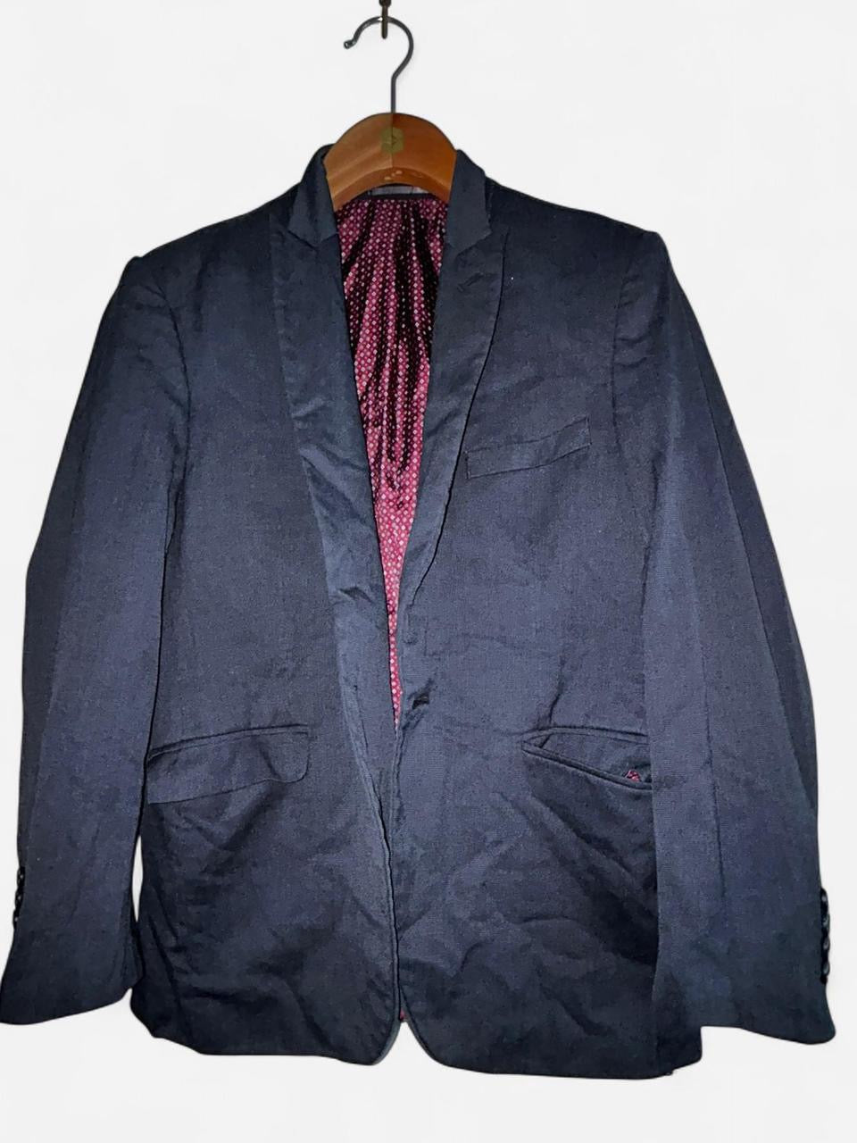 Men’s medium Navy blue Brook Tavern blazer with velvet collar and lining, featuring two front pockets and a single button closure #preppy #party collar to hem 29 pit to pit 19 sku 7069