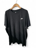 Vintage Men’s Black Nike T-shirt with white embroidered logo streetwear
Size 3XL
L 31 W 29 
SKU 7141