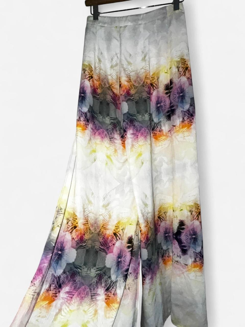 Women’s River island size 6 Yellow and white floral maxi skirt with a boho vibe #boho #maxiskirt w24 l 36 sku 7074
