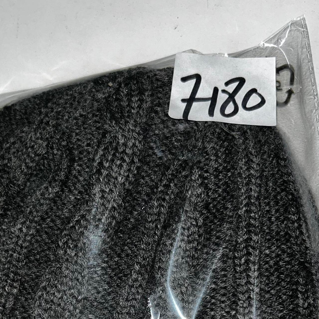 Wedze grey cable knit beanie hat made of a wool blend material. 
One size 
SKU 7180