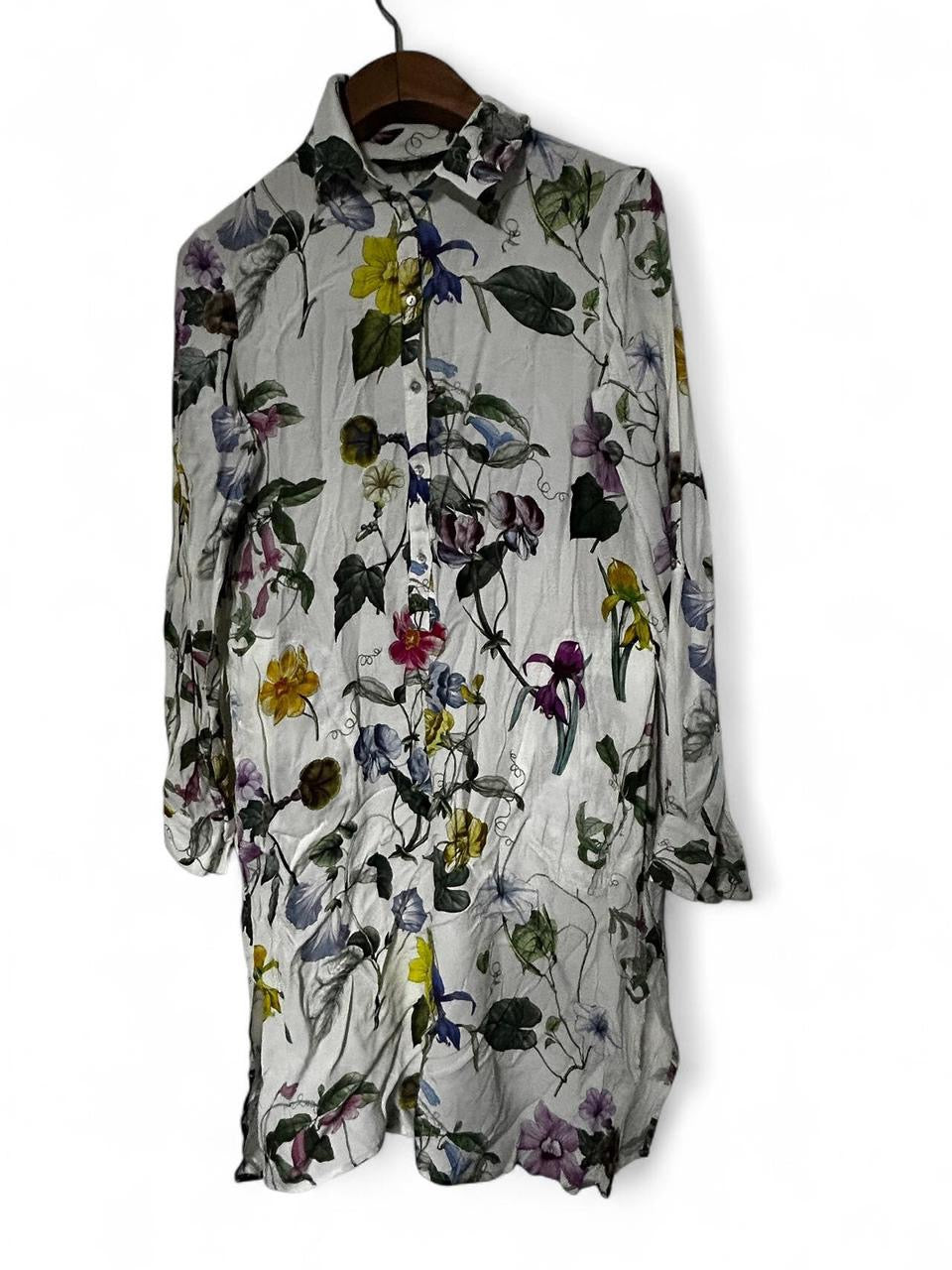 White Zara floral shirt with ruffle hem #floralshirt size medium L 40 W 18 sku 7016 
