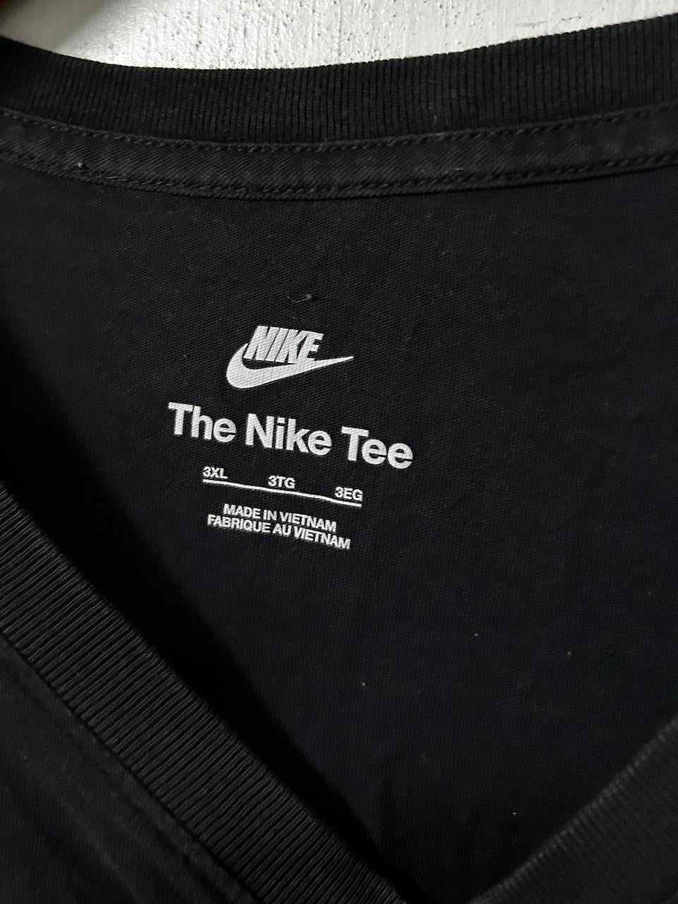 Vintage Men’s Black Nike T-shirt with white embroidered logo streetwear
Size 3XL
L 31 W 29 
SKU 7141