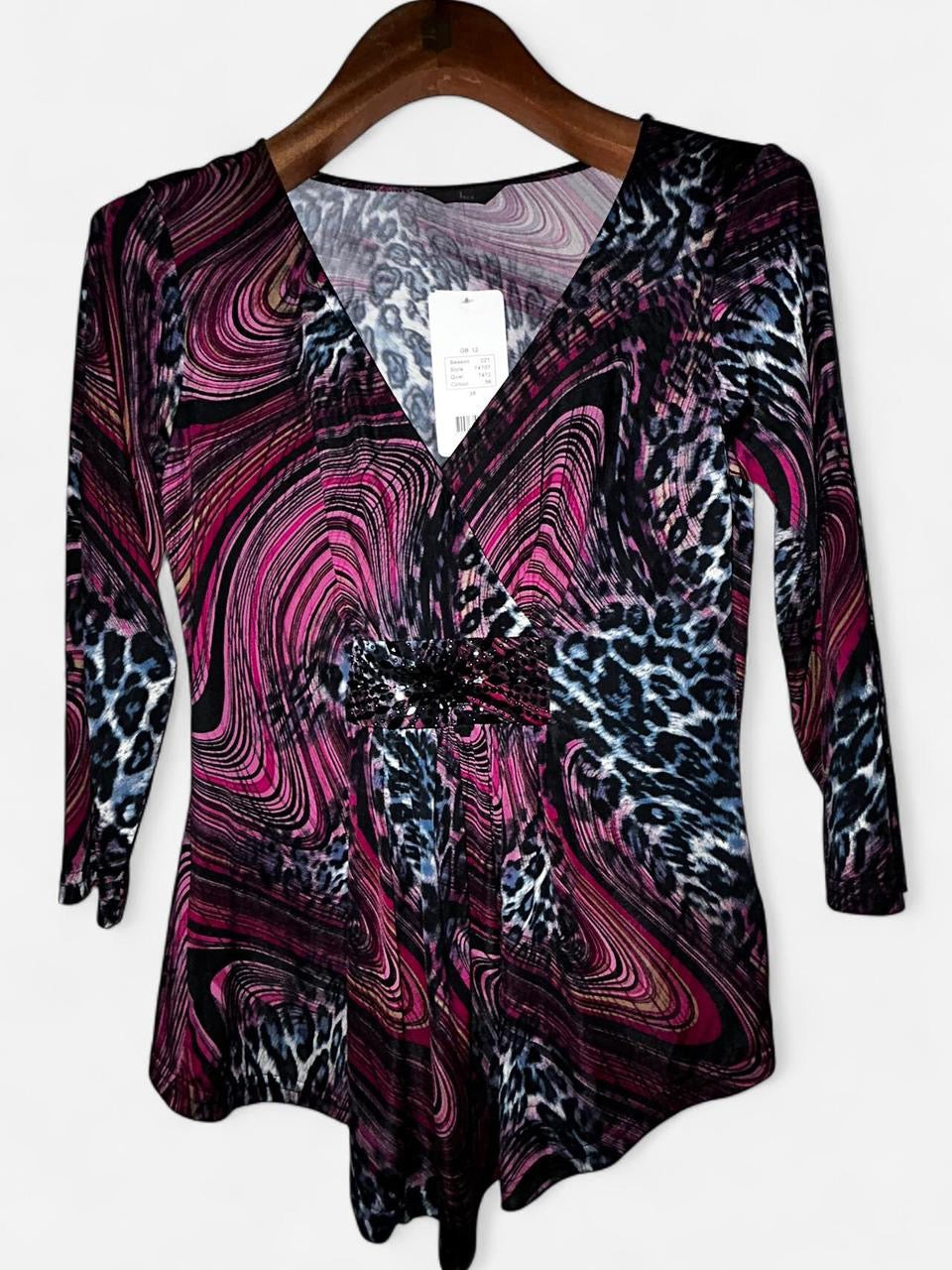 Purple and black leopard print V-neck blouse with rhinestone detail on the front #leopardprint size 12 L 26 W 15 SKU 7023