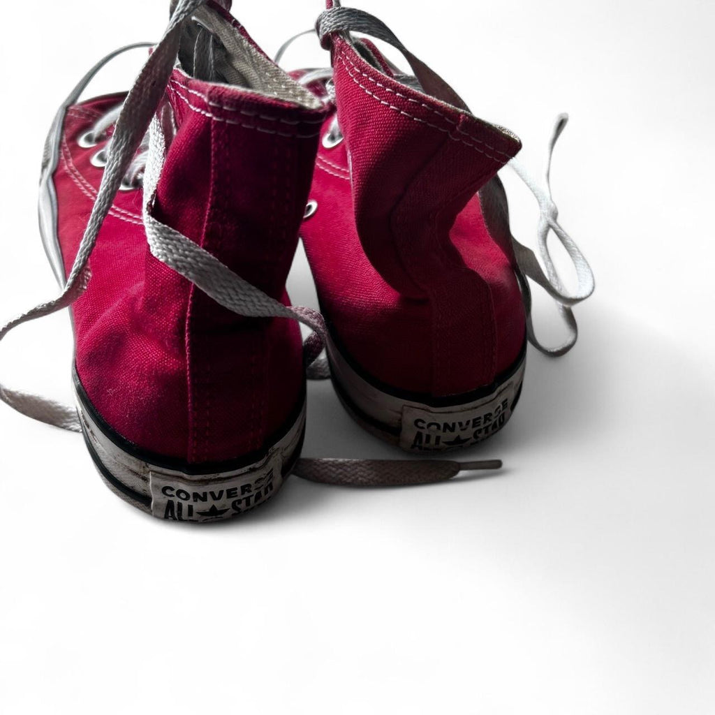 Red and white Converse trainers #Converse #Trainers size 4 men’s size 6 women’s sku 6981