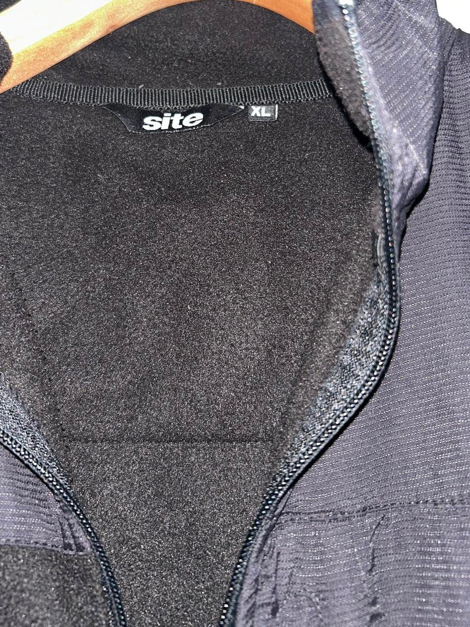 Site Xl men’s Black fleece vest with zipper pockets #fleecevest collar to hem 33 pit to pit 26 sku 7068