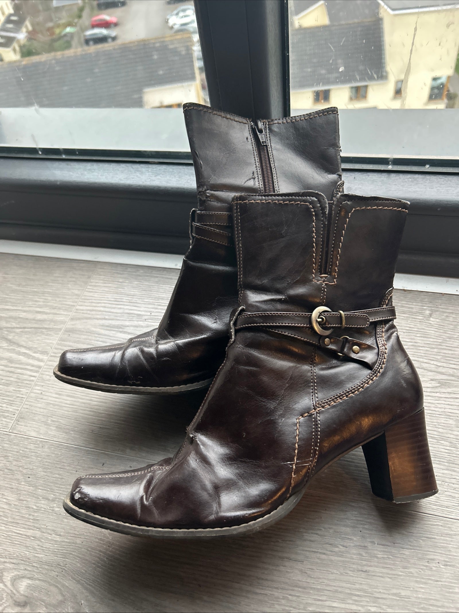 Ginu Kenduri Women’s Brown Patent Leather Ankle Boots – Size 41