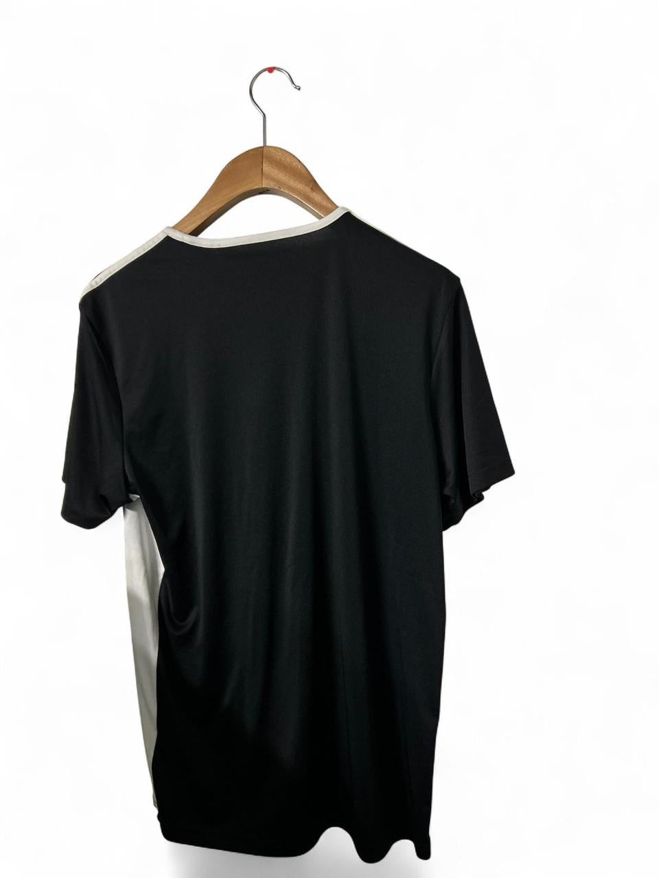 Men’s vintage Black and white Adidas sportswear t-shirt #sportswear
Size L
SKU 7146
Collar to hem 30
Pit to pit 21