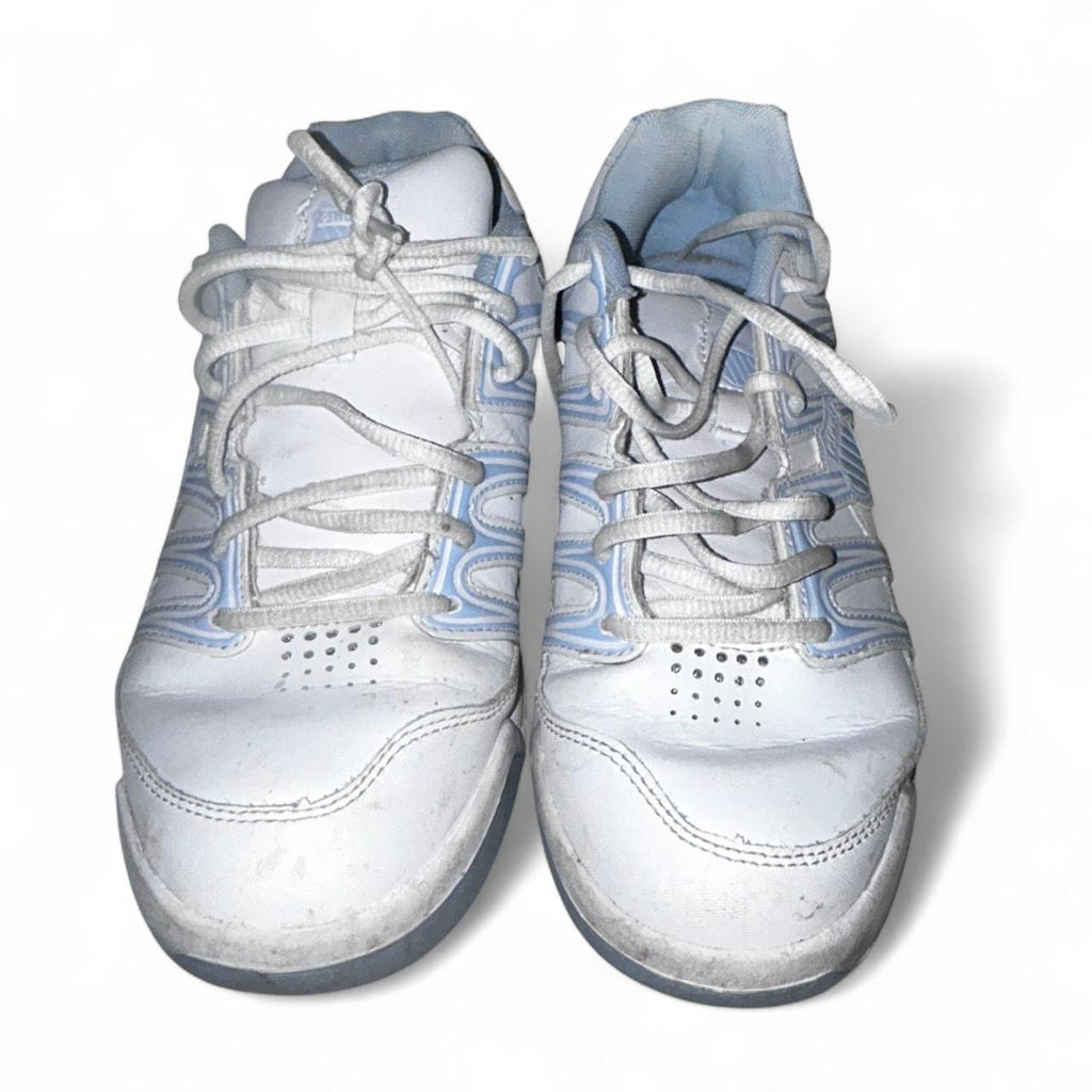 Blue and white K-Swiss tennis shoes #tennis

K-Swiss Optim 5 Omni 82780114 (N7)  Boy's Tennis Trainer uk size 5 sku 6978