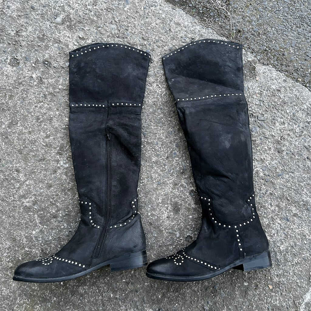 Women’s Black Leather Studded Over The Knee Moleskin Boots size Small 41/8 Sku 6773