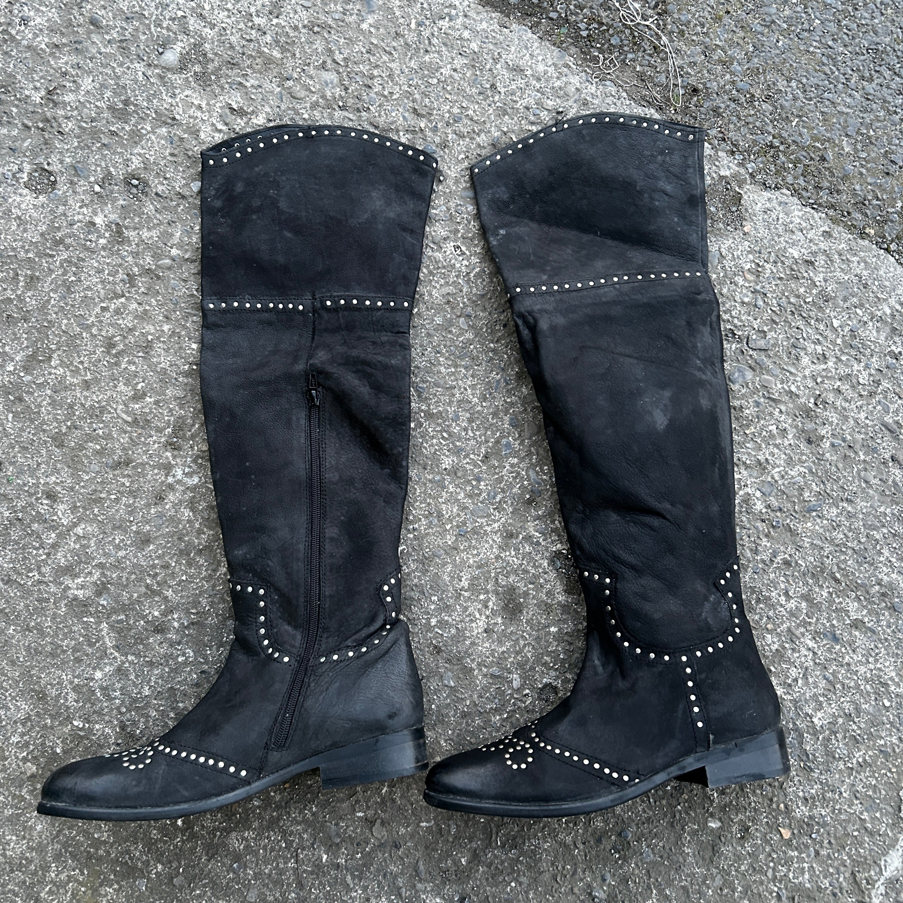 Women’s Black Leather Studded Over The Knee Moleskin Boots size Small 41/8 Sku 6773
