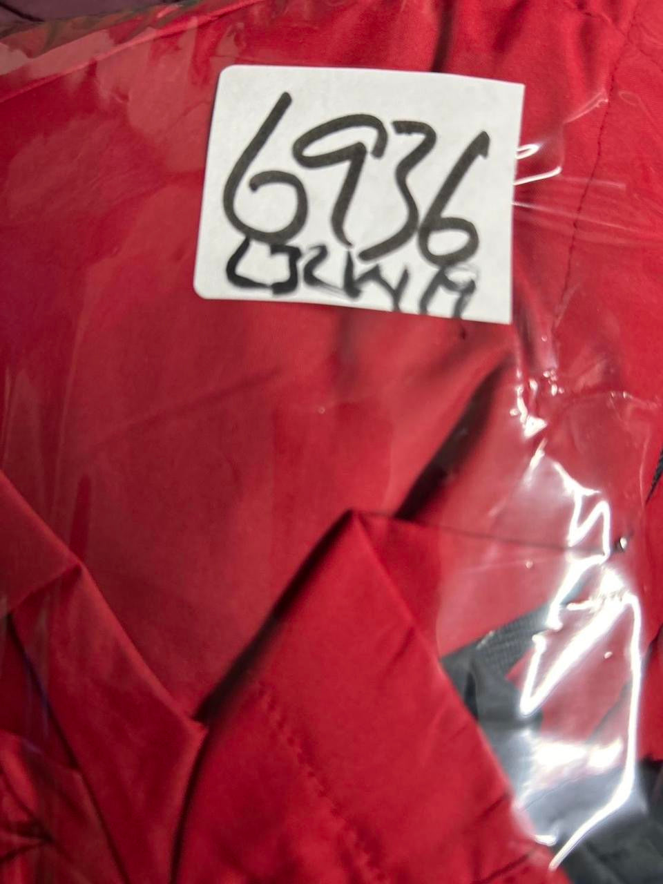 Women’s Red Kipling jacket with mesh hood and zipper pockets #outdoorjacket sku 6936
L32 W19 L/Xl