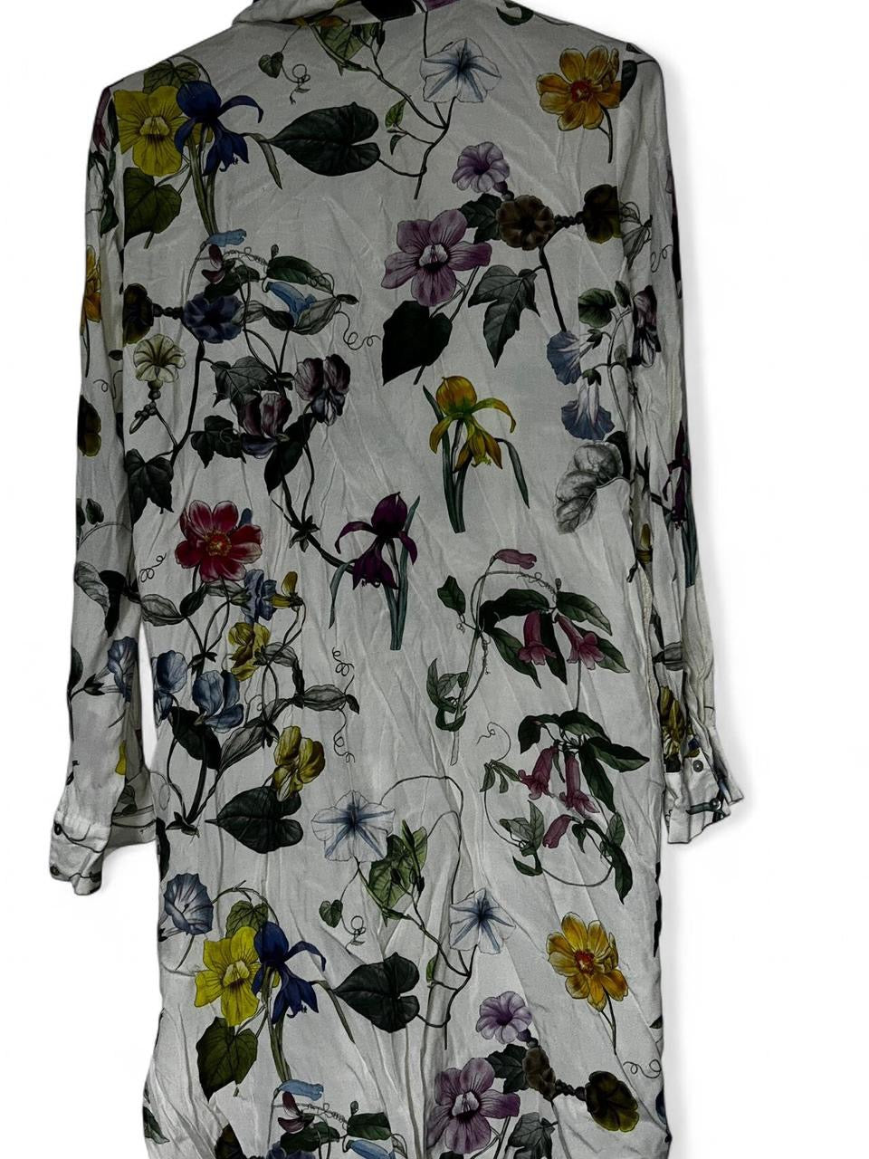 White Zara floral shirt with ruffle hem #floralshirt size medium L 40 W 18 sku 7016