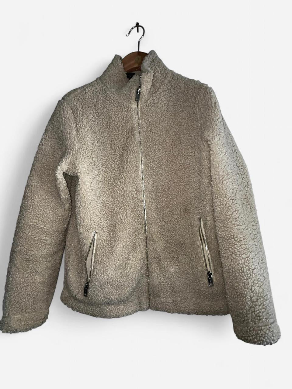 Mens H & M Cream and white Sherpa jacket with zipper pockets #winterjacket in size medium collar to hem 31 pit to pit 20 sku 7043