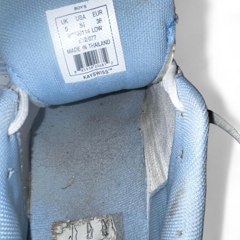 Blue and white K-Swiss tennis shoes #tennis

K-Swiss Optim 5 Omni 82780114 (N7)  Boy's Tennis Trainer uk size 5 sku 6978