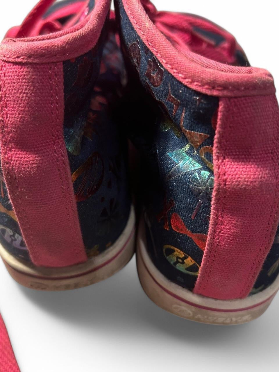 Heelys Trainers Skate Shoes Wheels Lace Black Pink Graffiti Size 5 UK SKU 
Black and pink Y2K-inspired high top sneakers #skater