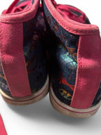 Heelys Trainers Skate Shoes Wheels Lace Black Pink Graffiti Size 5 UK SKU 
Black and pink Y2K-inspired high top sneakers #skater