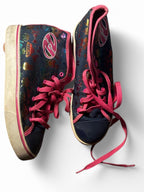 Heelys Trainers Skate Shoes Wheels Lace Black Pink Graffiti Size 5 UK SKU 
Black and pink Y2K-inspired high top sneakers #skater