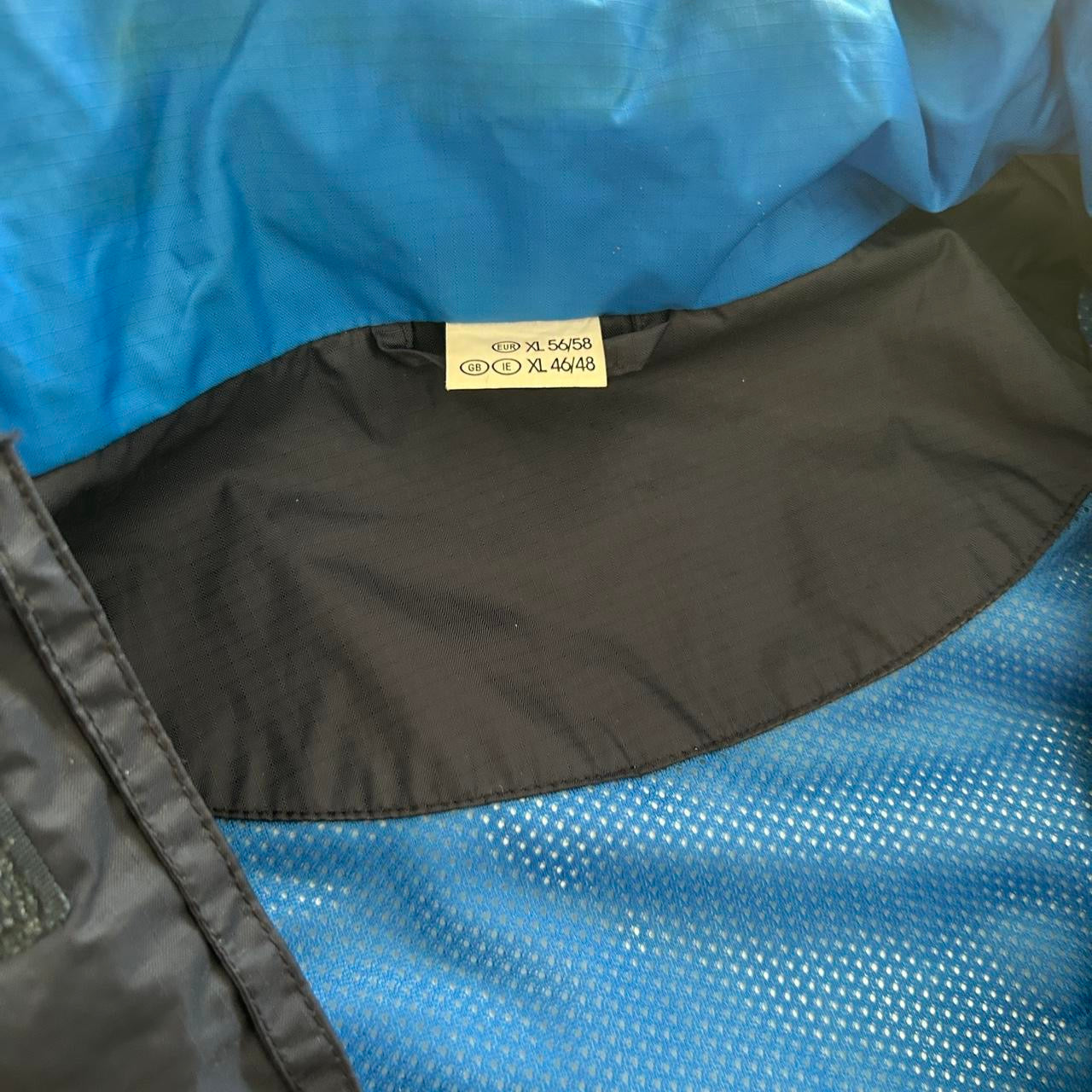 Vintage 90s windbreaker Black and blue waterproof rain jacket #rainydays sku 6867