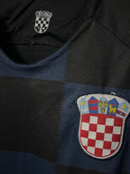 Men’s Nike Croatia 2018/19 navy football shirt #football #soccer

SKU 7145
Collar to hem 25
Pit to pit 16