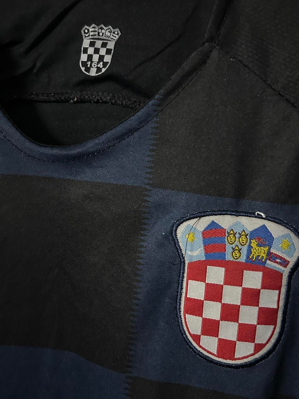 Men’s Nike Croatia 2018/19 navy football shirt #football #soccer

SKU 7145
Collar to hem 25
Pit to pit 16