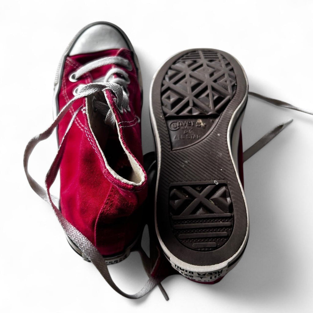 Red and white Converse trainers #Converse #Trainers size 4 men’s size 6 women’s sku 6981