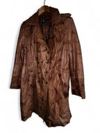 Women’s Brown leather trench coat with a unique, distressed look leather #trenchcoat collar to hem 41 pit to pit 21 sku 7035
