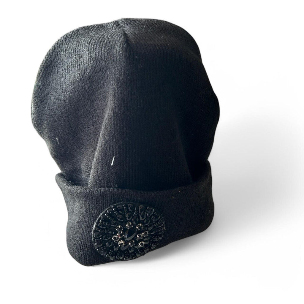 Black beanie with silver studded logo #skater sku 6811