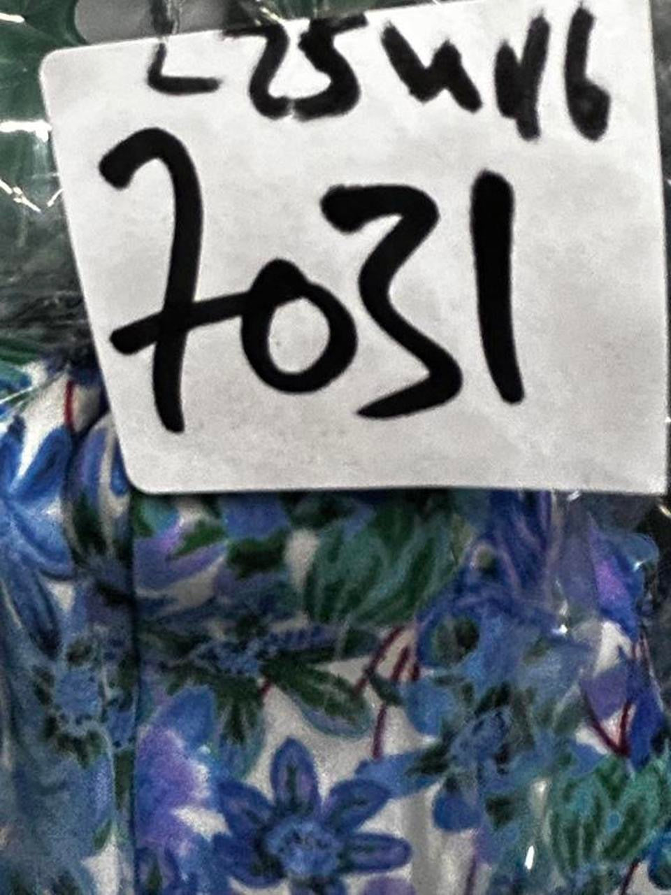 Adrianna Papell blue floral sleeveless blouse #floralblouse in size small collar to hem 25 pit to pit 19 sku 7031