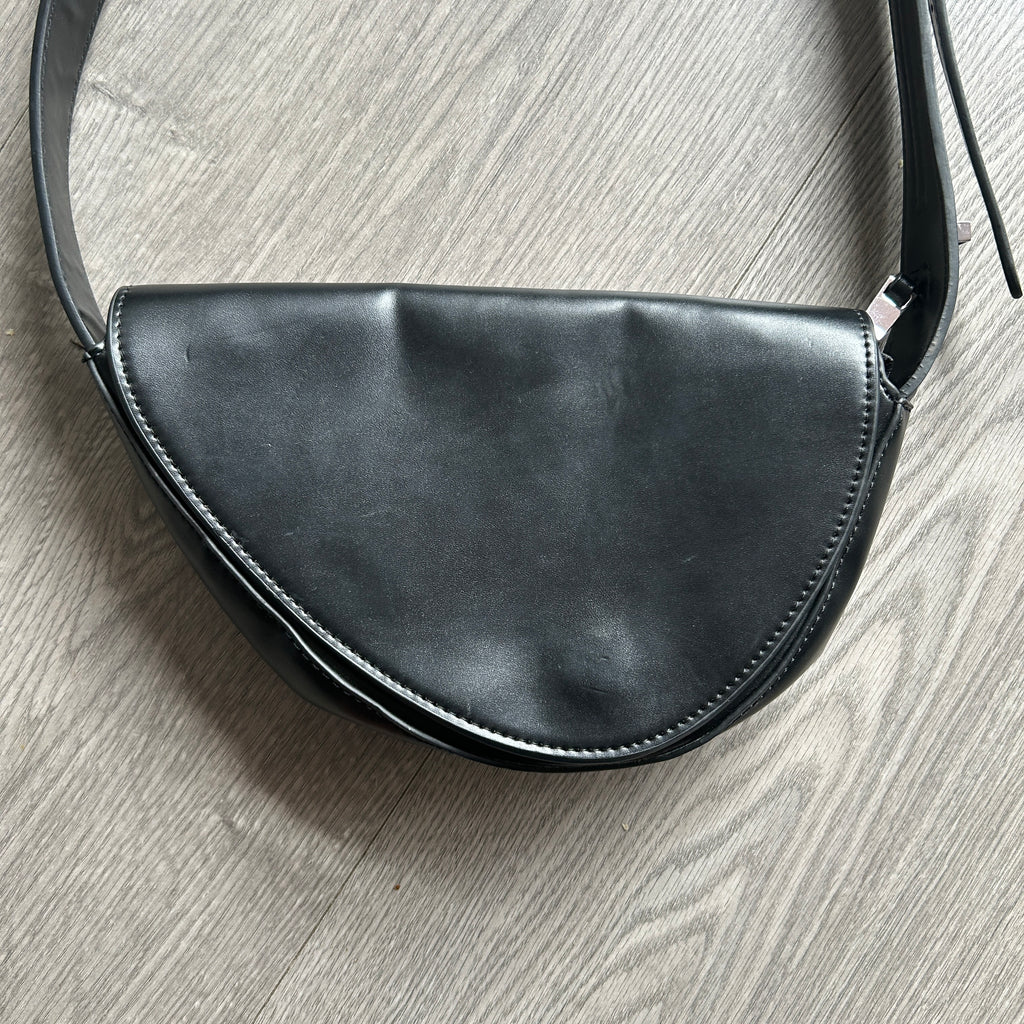 Zara shoulder Bags Woman Wide Single Half MoonLeather Chest Bags Woman Fashion. Sku 6865