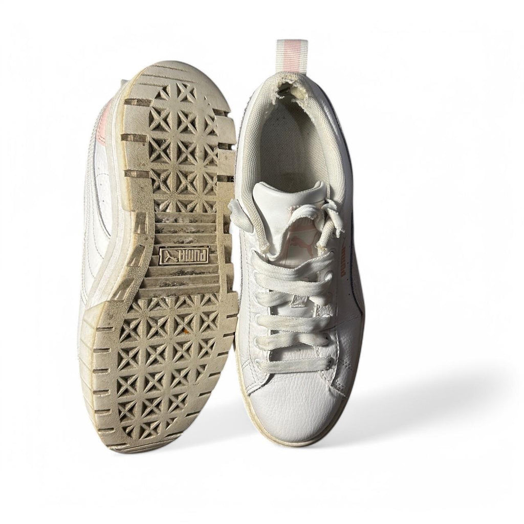 White Puma trainers with pink accents and a chunky sole #lifestyle in uk size 5 USA 6C sku 6899