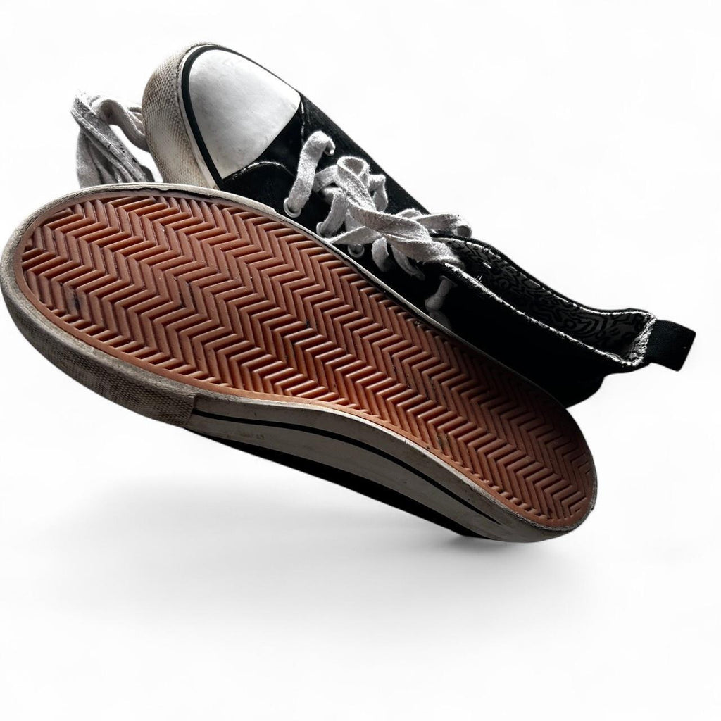 Black and white Converse trainers with heart detail #Converse #HeartDetails uk 4 us 6 sku 6981