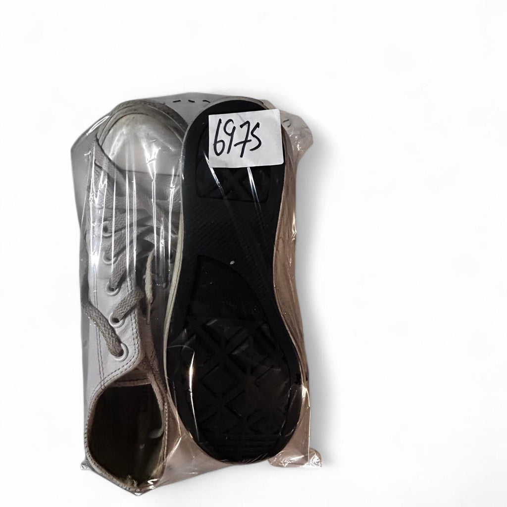 Unisex White leather Converse trainers with a worn look #streetwear size 6 men’s size 8 women’s  sku 6975